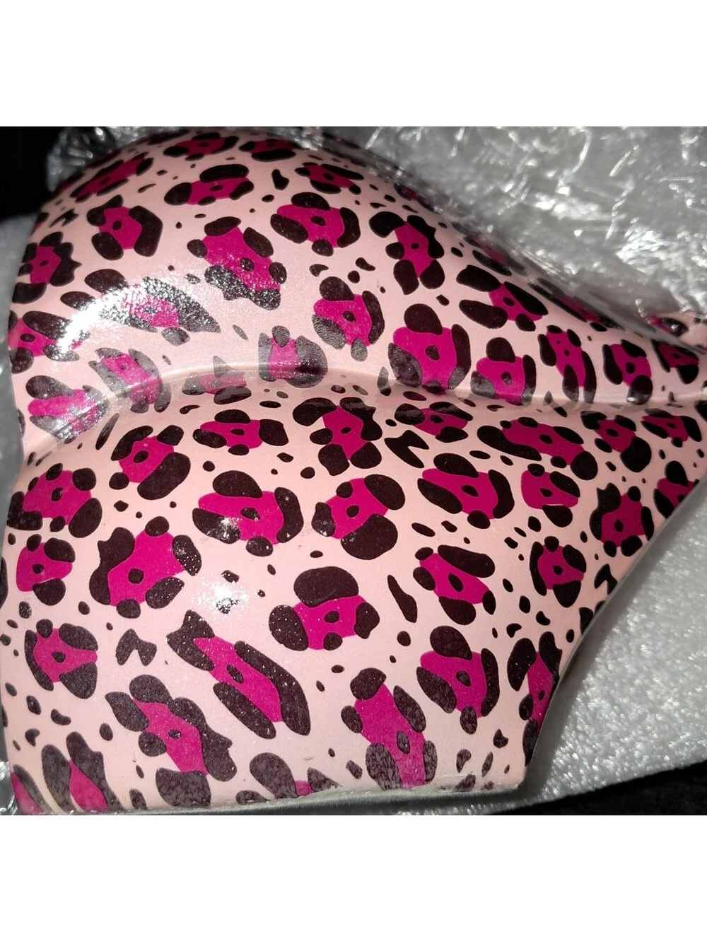 NWT 2-Piece Resin Lips Book Ends In Pink Lopard Print 10.2